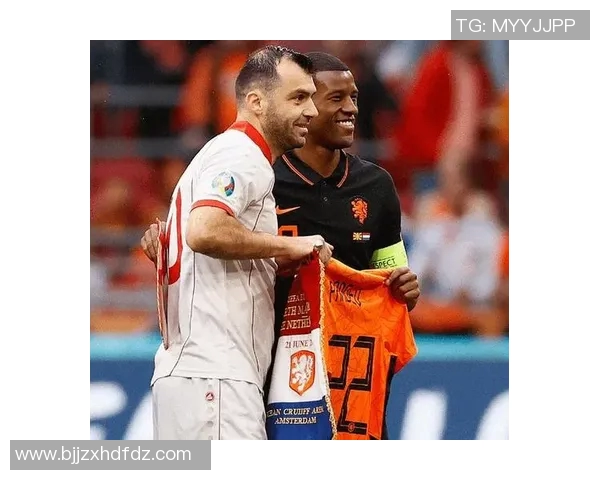 足球传奇谢幕瞬间：那些令球迷动容的告别时刻与不舍回忆