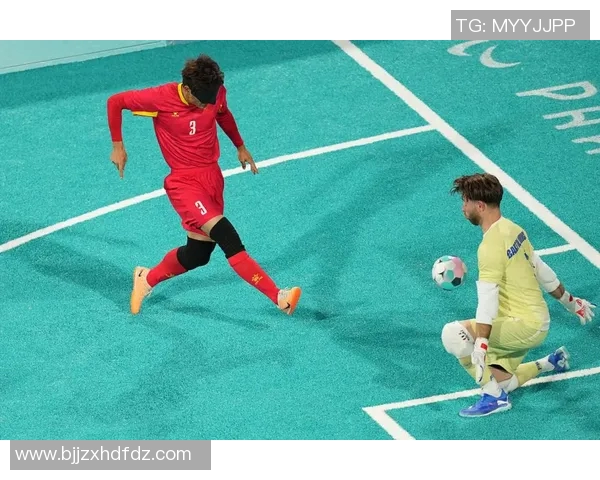 足球球星经典瞬间画框展示揭示他们无与伦比的荣耀与奋斗历程